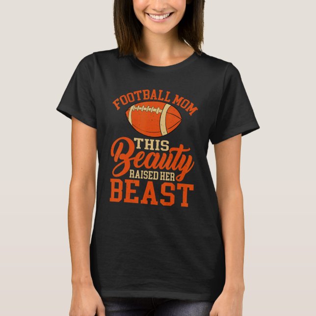 Football Mom  This Beauty Raised Her Beast   T-Shirt (Vorderseite)