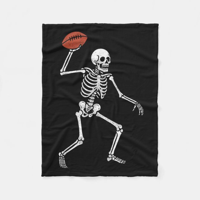 Football Skeleton Playing Football Halloween Skull Fleecedecke (Vorderseite)