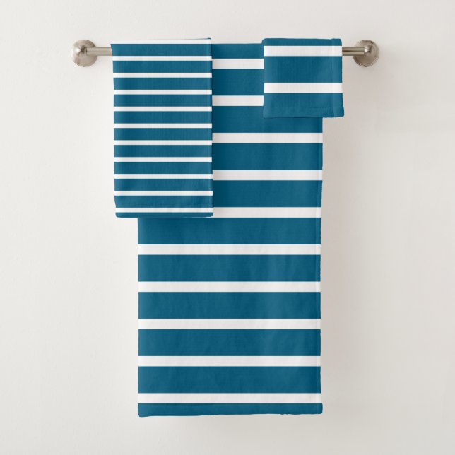 For Fresh Spaces – Deep Blue & White Striped  Badhandtuch Set (Insitu)