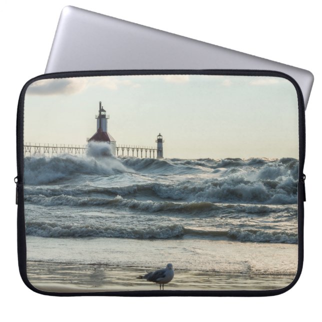 Force Behind Beauty Laptopschutzhülle (Vorderseite)