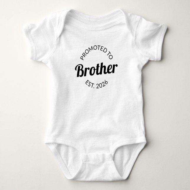 Förderung für den Bruderost. 2026 Baby Strampler (Vorderseite)