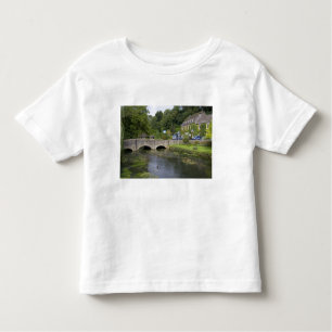 Forellenbach im Dorf Bibury, Kleinkind T-shirt