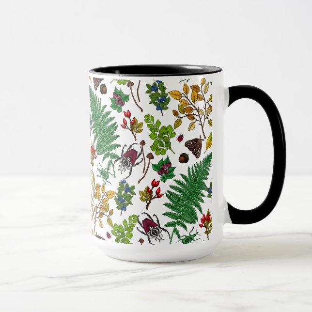 Forest berries, leaves and bugs on white tasse (Rechts)