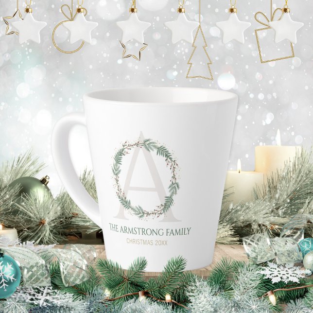 Forest Green Wreath Monogram Family Name Keepsake Milchtasse (Forest Green Wreath Monogram Family Name Keepsake Latte Mug ©Susanne Sachers - Sunny Mind 🌞)