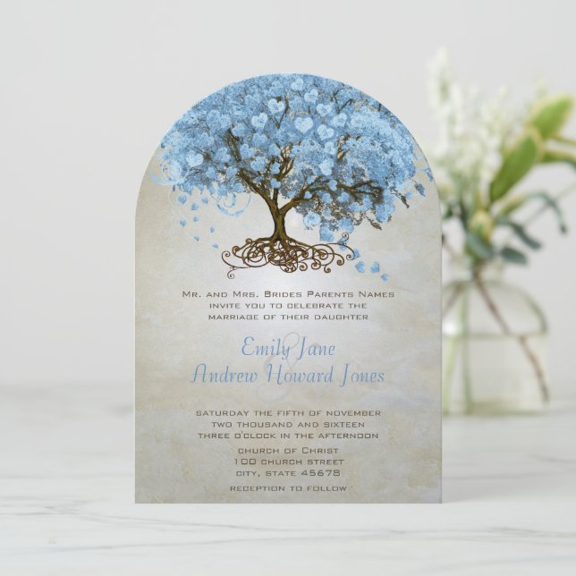 Forest Serenity Blue Heart Leaf Tree Wedding Einladung (Stehend Vorderseite)