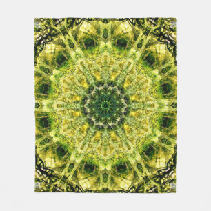 Forest Temple Custom Fleece Blanket, Mittel