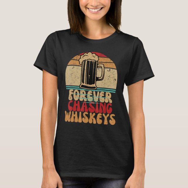 Forever Chasing Sunset Retro  Beer  Groovy T-Shirt (Vorderseite)