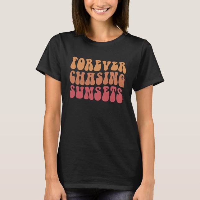 Forever Chasing Sunset Trendy Retro Preppy Words o T-Shirt (Vorderseite)