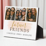 Forever Friends 3 Foto Collage Freundschaftsgesche Fotoplatte<br><div class="desc">Feiern Sie Ihre Freundschaft mit einer gefühlvollen,  dreiteiligen Collage-Plakette mit elegantem Drehbuch und Ihren bevorzugten Erinnerungen. Ein zeitloses Geschenk,  um das Lachen,  die Liebe und die Loyalität zu ehren,  die nur echte Freunde teilen.</div>
