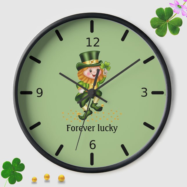 Forever Lucky Green Gnome on Light Green Uhr (Von Creator hochgeladen)
