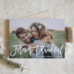 Forever Thankful Modern Calligraphy Wedding Foto Dankeskarte<br><div class="desc">Danke an Familie und Freunde, dass sie mit dieser individuell gestaltbaren Dankeschön-Karte Teil Ihres besonderen Tages sind. Es zeigt "Forever Thankful" in der modernen Kalligraphie. Sie können diese elegante Hochzeit dank Ihrer Karte personalisieren, indem Sie Ihre Details. Dieses Foto Hochzeit danke Ihnen Karte ist in anderen Farben und Vorrat erhältlich....</div>