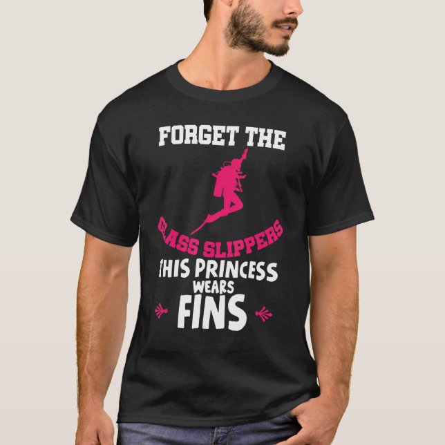 Forget Glass Slippers This Princess Wears Fins Div T-Shirt (Vorderseite)