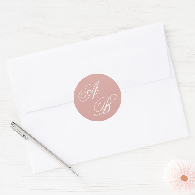 Formal Classic Dusty Rose Monogram Script Wedding Runder Aufkleber (Umschlag)