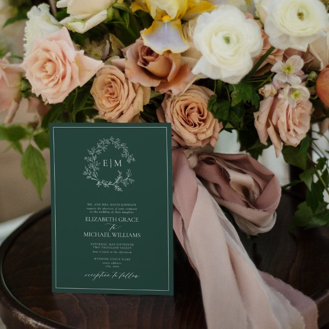 Formal Emerald Green Leafy Wappen Monogram Wedding Einladung (Von Creator hochgeladen)