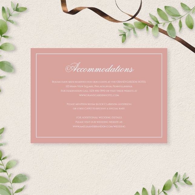 Formale Dusty Rose Schrift Hochzeitsunterkünfte Begleitkarte (Von Creator hochgeladen)