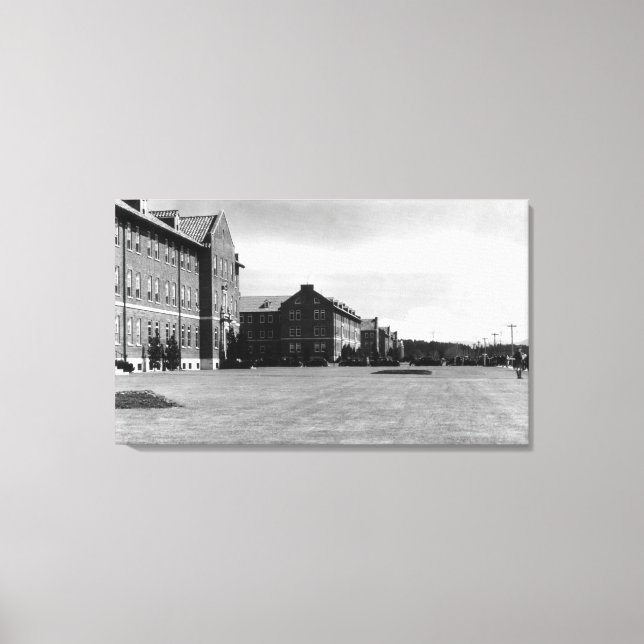 Fort Lewis, WA View Barracks und Berg Rainier Leinwanddruck (Vorderseite)