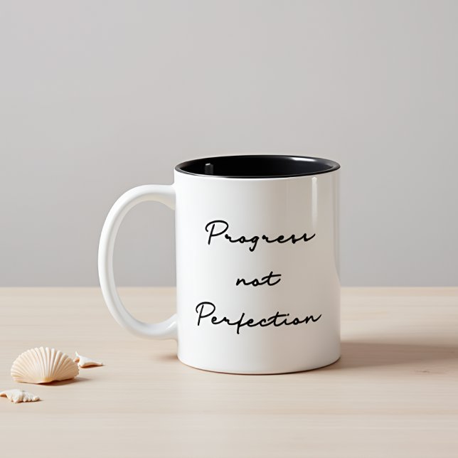 Fortschritt nicht perfekt Inspiration Zitat Zweifarbige Tasse (Von Creator hochgeladen)