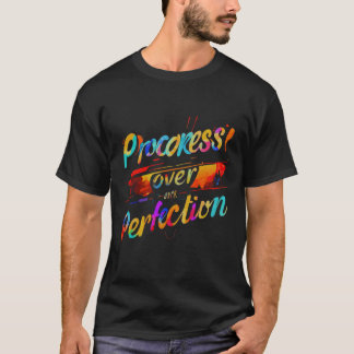 Fortschritt über Perfektion" Vibrierende Typografi T-Shirt