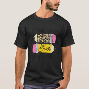 Fortschritt vor Perfektion Leopard Bleistift Motiv T-Shirt