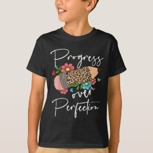 Fortschritt vor Perfektion Leopard Bleistift Motiv T-Shirt
