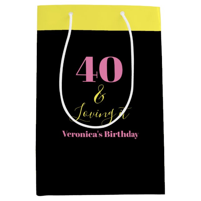 Forty and Loving It 40th Birthday Yellow Black Mittlere Geschenktüte (Vorderseite)