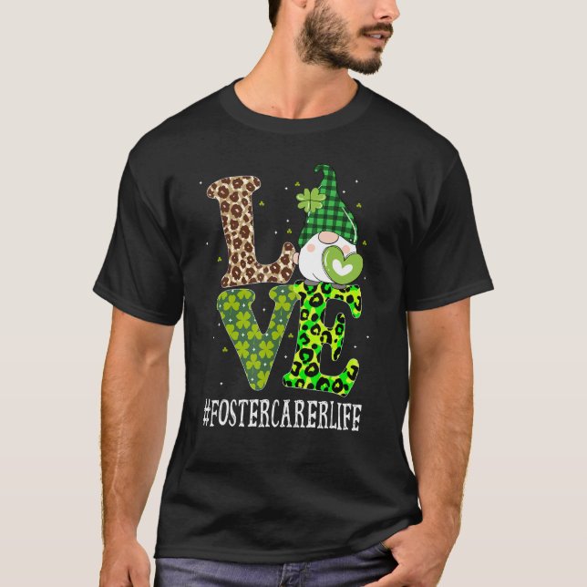 Foster Carer Liebe St Patricks Day Gnome Leopard W T-Shirt (Vorderseite)