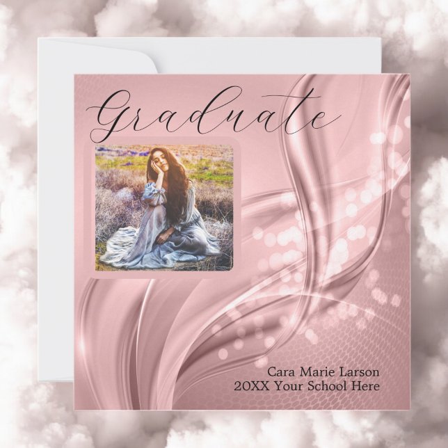 Foto Abschluss Luxury Pink Metallic Einladung (Dreaming of a bright future. Graduation Announcement and Invitation.)