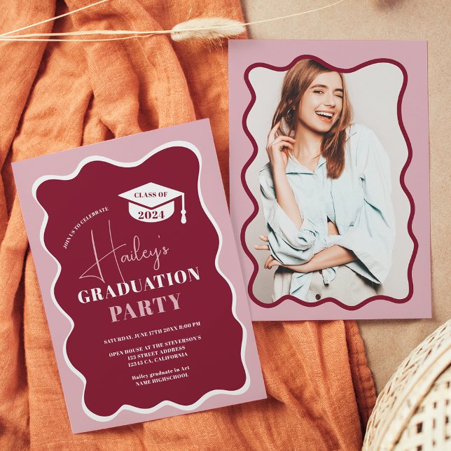 Foto-Abschluss mit rotem Retrorahmen Einladung (Red retro wavy frame photo graduation invitation)