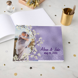 Foto aus lila Glas und Hochzeitskranz Gästebuch