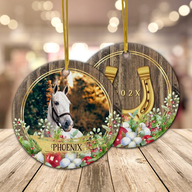 Foto aus Pferdeholz - Rahmen Weihnachten Keramik Ornament (Horse photo personalized Christmas ornament with barn wood, gold horse shoe and Christmas wreath.)
