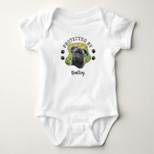 Foto Babykleidung geschützt von Hund Personalisier Baby Strampler