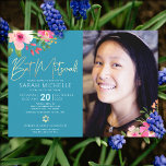Foto Bat Mitzvah Blue Floral Watercolor Script Einladung<br><div class="desc">Seien Sie stolz, freuen Sie sich und präsentieren Sie diesen Meilenstein Ihres Lieblings-Bat Mitzvah mit dieser raffinierten, personalisierten Foto-Einladung! Eine schicke, atemberaubende, pinkfarbene und pfirsichfarbene Aquarellfarbe mit Imitaten, Goldfolienskripttypografie und modernem Weißsans-Serifenmuster überlagern einen staubigen, türkisfarbenen aquamarinen blauen Hintergrund auf der links Seite, Ihr personalisiertes Foto rechts. Zusätzliche Aquarellfarben-Blume und ein...</div>