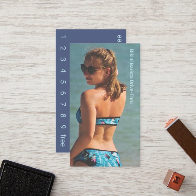Foto Blue Bikini Coffee Drive-Thru Treuekarte (Vorderseite/Rückseite Beispiel)