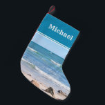 Foto Blue Ocean Waves Sandy Beach Kleiner Weihnachtsstrumpf<br><div class="desc">Dieser wunderschöne Strumpf besticht durch ein hübsches Foto des Ozeans. Kann mit Namen oder Monogramm angepasst werden.</div>