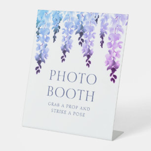 Foto Booth Lila Blumenschrift Hochzeit Sockelschild