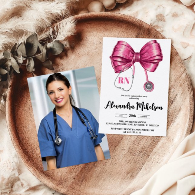 Foto Bow Stethoscope Nursing School Graduate Einladung (Von Creator hochgeladen)