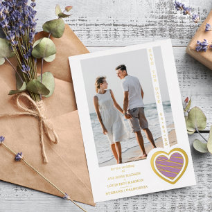 Foto Chic Elegante Lilac & Golden Heart Couple Folieneinladung
