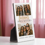 Foto Collage Forever Soul Sisters Freundschaftsges Fotoplatte<br><div class="desc">Feiern Sie die Bindung,  die nur Soul-Schwestern mit dieser individuellen Collage-Plakette für Fotos verstehen - perfekt für Geburtstage,  Fernbeziehungen oder einfach nur weil. Personalisieren Sie mit Ihren Lieblings-Erinnerungen und lass Ihrer besten Freundin wissen,  dass sie für immer Ihre Person ist.</div>
