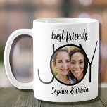 Foto der besten Freunde Kaffeetasse<br><div class="desc">Dekorieren Sie diese trendige Tasse mit einem Foto von Ihnen und Ihrem besten Freund. Es zeichnet sich durch eine stilvolle Typografie aus und ist leicht mit Ihrem Foto und Ihren Namen anpassbar.</div>