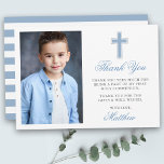 Foto der ersten heiligen Kommunion Dankeskarte<br><div class="desc">Elegante Erste Heilige Kommunion Dankeschön Karte mit Silberkreuz. Foto Front. Light Blue Script. Zurück gestreift.</div>