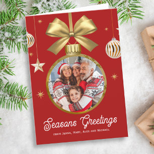Foto der Familie Gold Bauble, roter Hintergrund Feiertagskarte