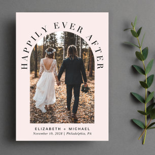 Foto der Hochzeitsfeier mit 'Happily Ever After'-B Ankündigung