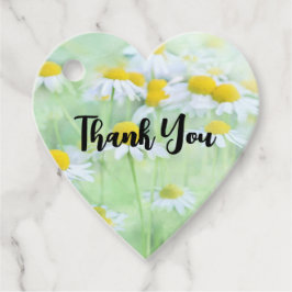 Foto der Hübschen Tageszeitung in einem Feld Viele Geschenkanhänger