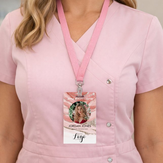 Foto des Firmenpersonals für kundenspezifische Log Ausweis (Von Creator hochgeladen)