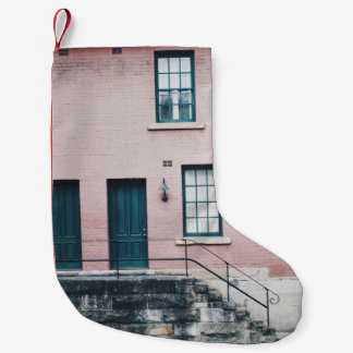 FOTO DES GEBÄUDE MIT TREPPEN KLEINER WEIHNACHTSSTRUMPF