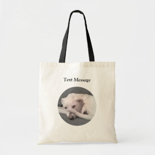 Foto des Niedlichen, schüchternen, weißen Hundes,  Tragetasche