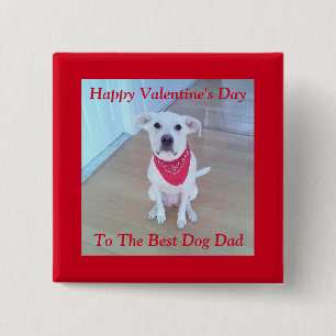 Foto des Niedlichen Weißen Hundes mit dem Roten K Button