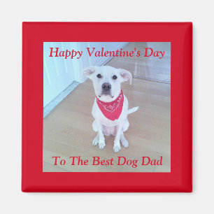 Foto des Niedlichen Weißen Hundes mit dem Roten Kn Magnet