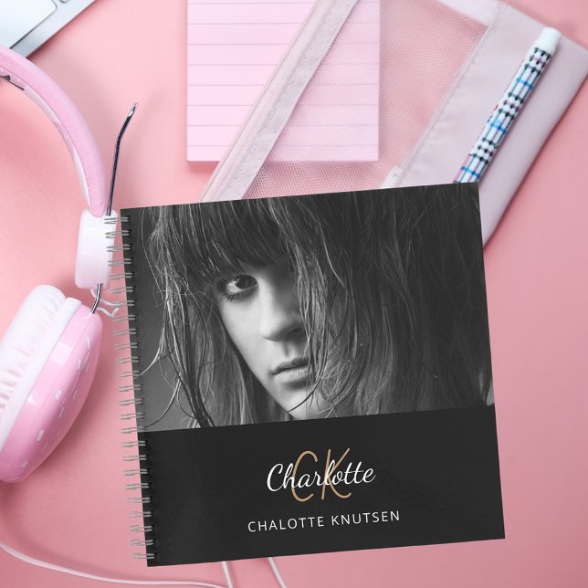 Foto des Sketchbuchs Schwarz-weiß Notizbuch (Von Creator hochgeladen)