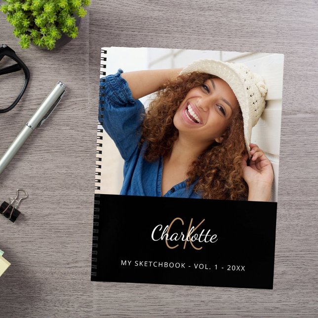 Foto des Sketchbuchs Schwarz-weiß Notizbuch (Von Creator hochgeladen)